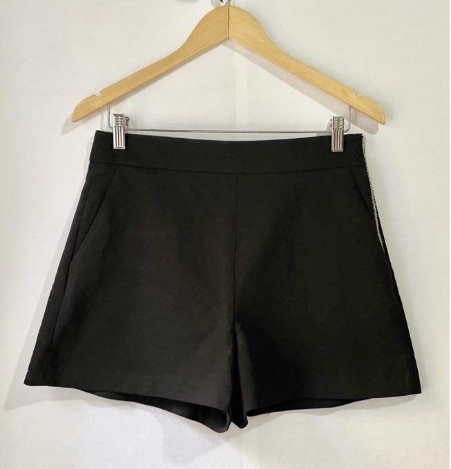 Zara Shorts, Women's Fashion, Bottoms, Shorts on Carousell