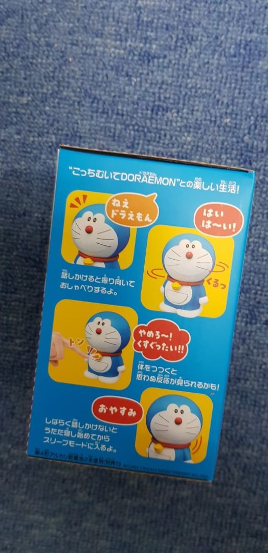 多啦A夢看看我搖頭公仔13 cm （分類：絨毛玩具）位於 Hong Kong。 由 hklifestyle.wow 提交（商品編號 1213206768，圖片 4）。簡介： 100%全新原廠正品 產品如圖，圖片和實際產品之間可能出現顏色偏差 當你說話時，多啦A夢會轉向聲音的方向，點頭說話。 預設了20多個生字，包含回覆、鼓勵、驚喜等。 尚餘少量存貨 包裝尺寸：90 x 130 x 80mm 目標年齡：3歲~ 電池：AAA 鹼性電池 x 2 (需自行購買) SKU#：4904810139577 #tomica #doraemo # 叮噹 #多啦A夢 #玩具。