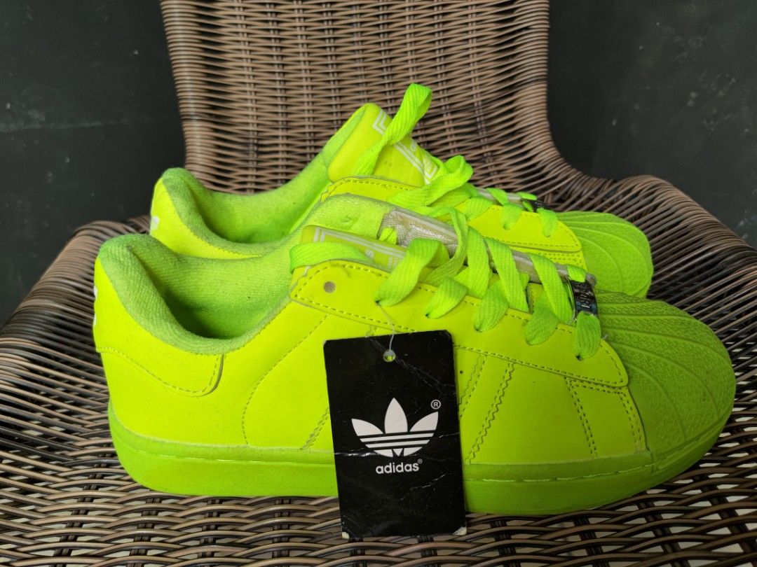 Adidas Superstar Hijau Stabilo, Fesyen Wanita, Sepatu di Carousell