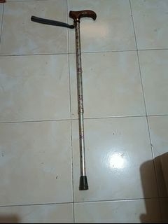 Adjustable walking cane