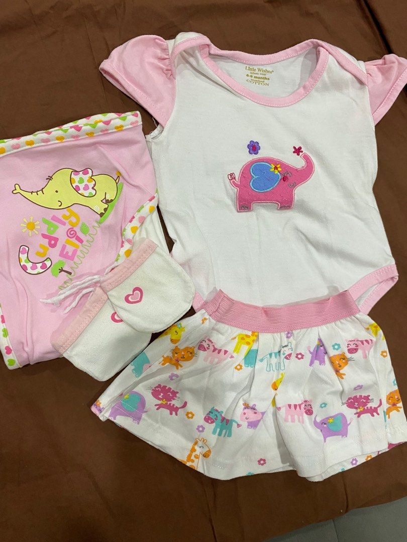 Baby Girl Set (Category: Babies & Kids Fashion) located in Muntinlupa City. Submitted by rmsalberto (Listing ID 1213184233, Image 1). Description: Baby Onesies Bundle Size 6-9 months Includes Baby Towel, Onesie, Skirt, Mittens Used condition, please manage your expectations May have some stains but still very useful and no major defects No haggling No reservation Payment first via bpi or gcash Shipping shouldered by buyer .