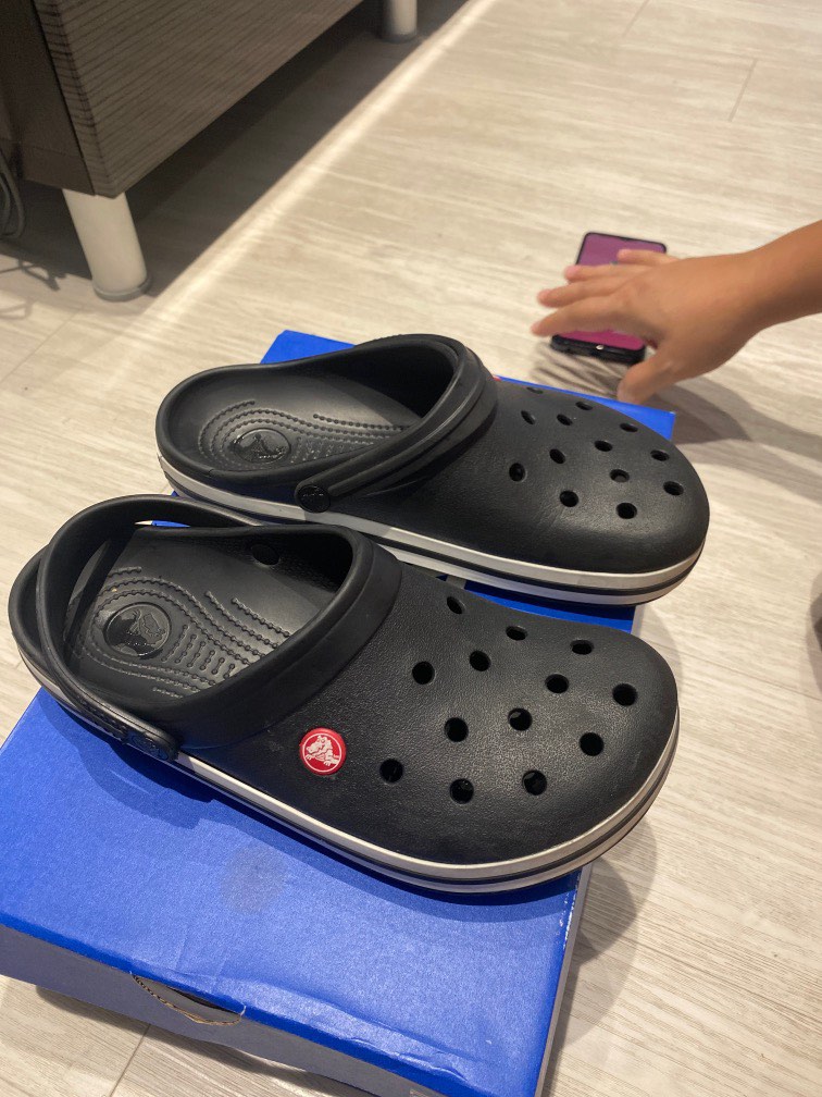 mens crocs slippers