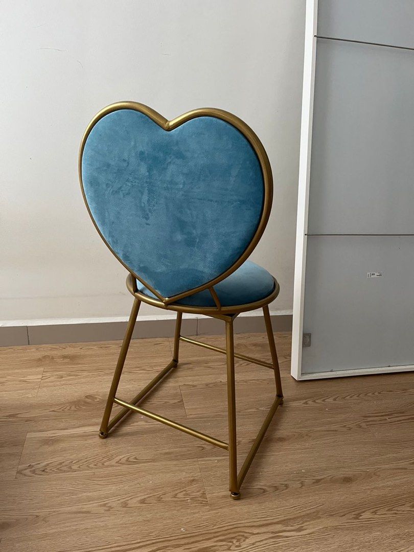 Heart best sale vanity chair