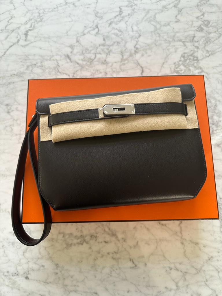 Authentic NWT Hermes Kelly Depeches 25 pouch In sesame