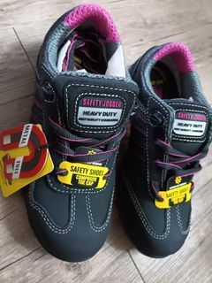 BNWT Safety Shoes