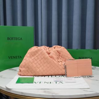 Bottega Veneta woven cloud cosmetic pouch socialite party clutch casual wristlet with card holder