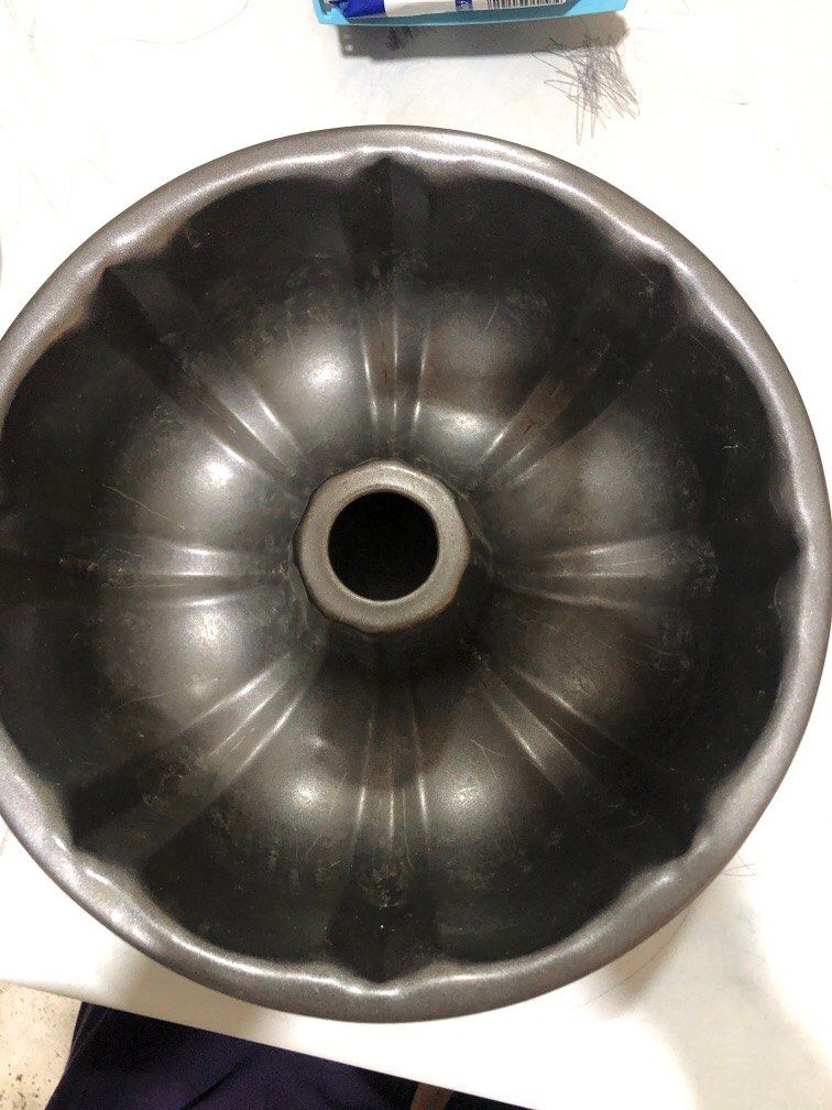 cake container mould 9x3inches (Category: Homemade Bakes) located in Manila. Submitted by earlybrd (Listing ID 1213190457, Image 1). Description: cake container .