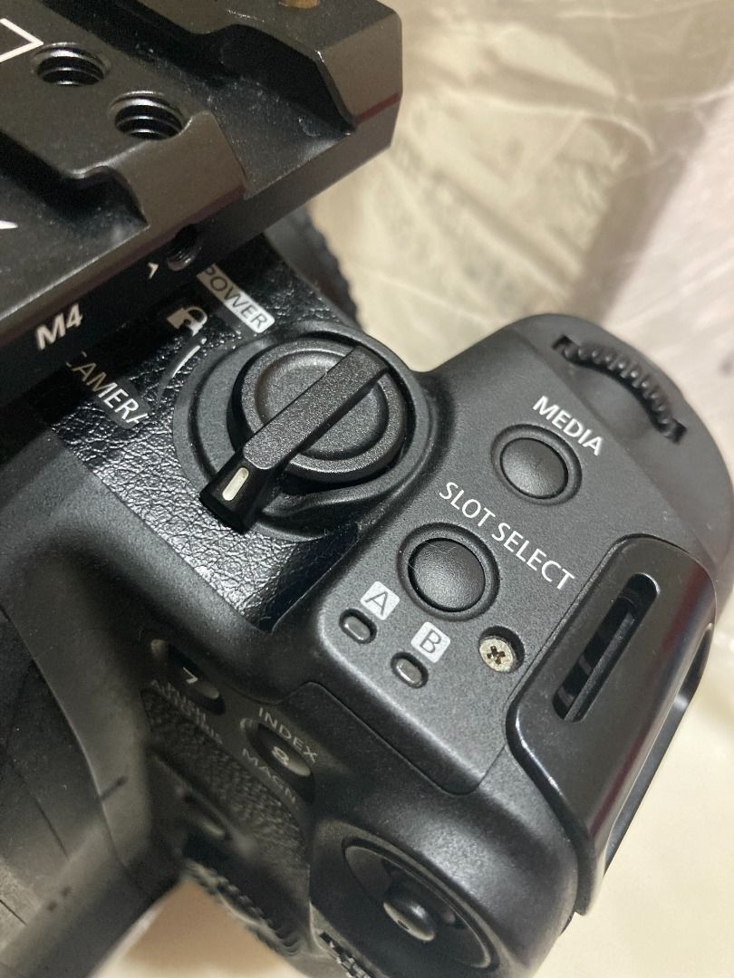 Canon EOS C70 +Mount Adapter EFEOS R 0.71x, Photography, Cameras on