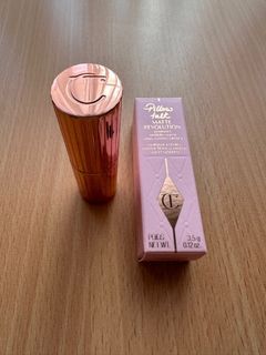 CHARLOTTE TILBURY Matte Revolution Pillow Talk lipstick