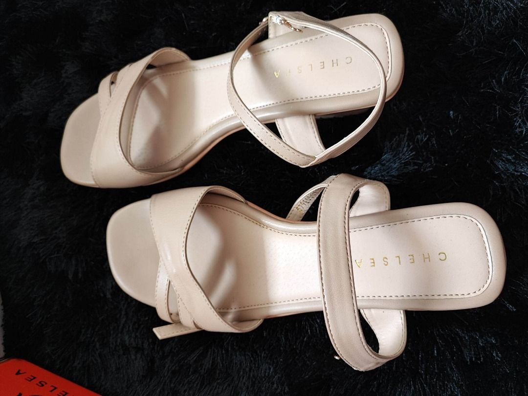 Chelsea outlet sandals price