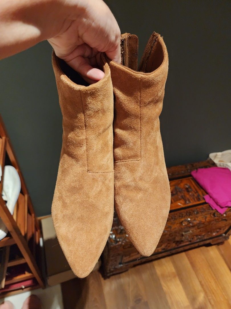 89 Original Clarks Ankle Suede Brown Short Boots Women s