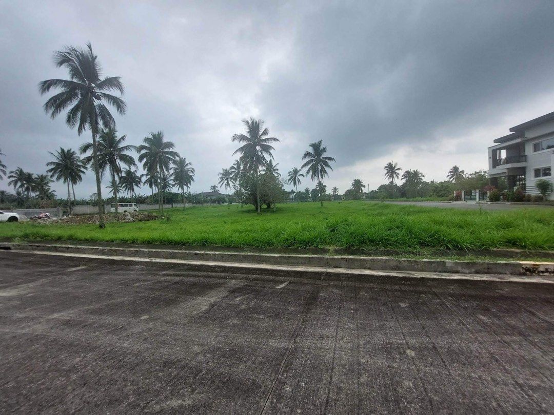 Clean Title Residential Lot for Sale in Riviera Golf Country Clubhouse