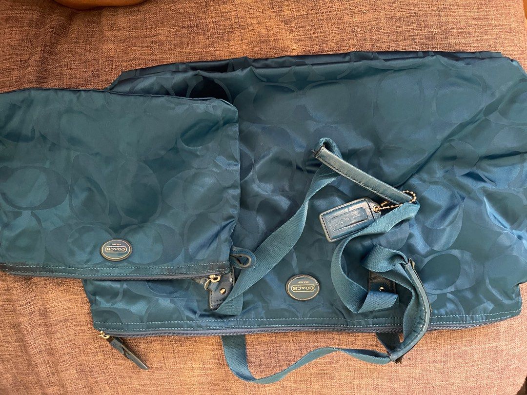 Coach nylon tote bag (Category: Luxury Bags & Wallets) located in Baliuag. Submitted by livestar_fec965 (Listing ID 1213198505, Image 1). Description: .