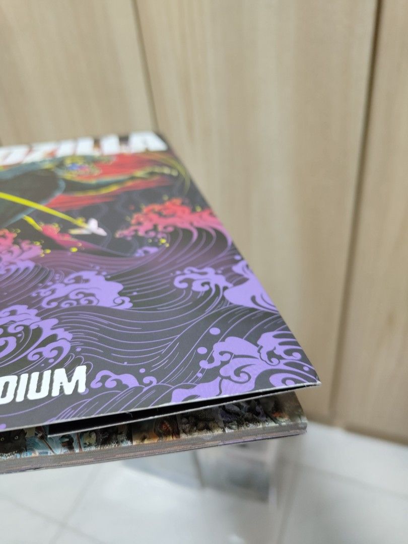 CR Loves GODZILLA: Cover Compendium Art Cover Book Comic, Hobbies ...