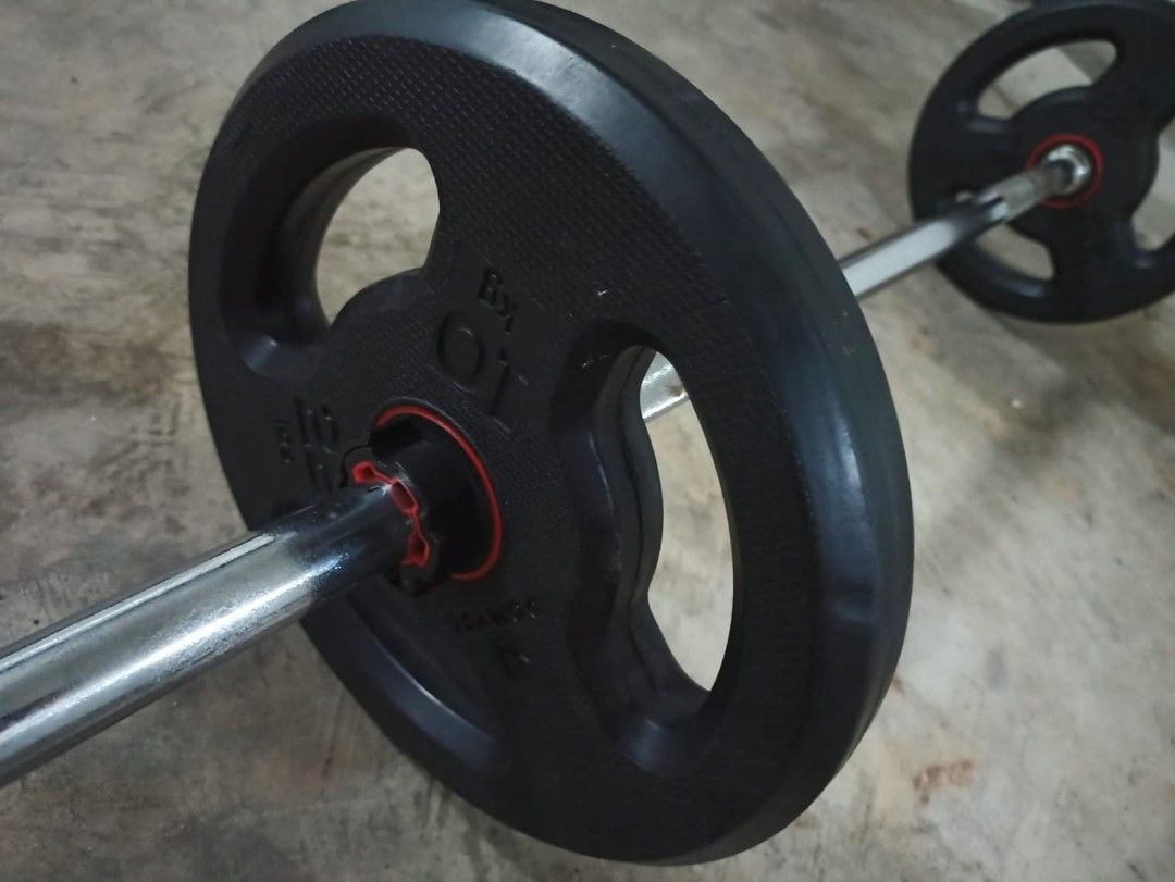 Decathlon Barbell with 10kg Domyos rubber plates / weights, Sports