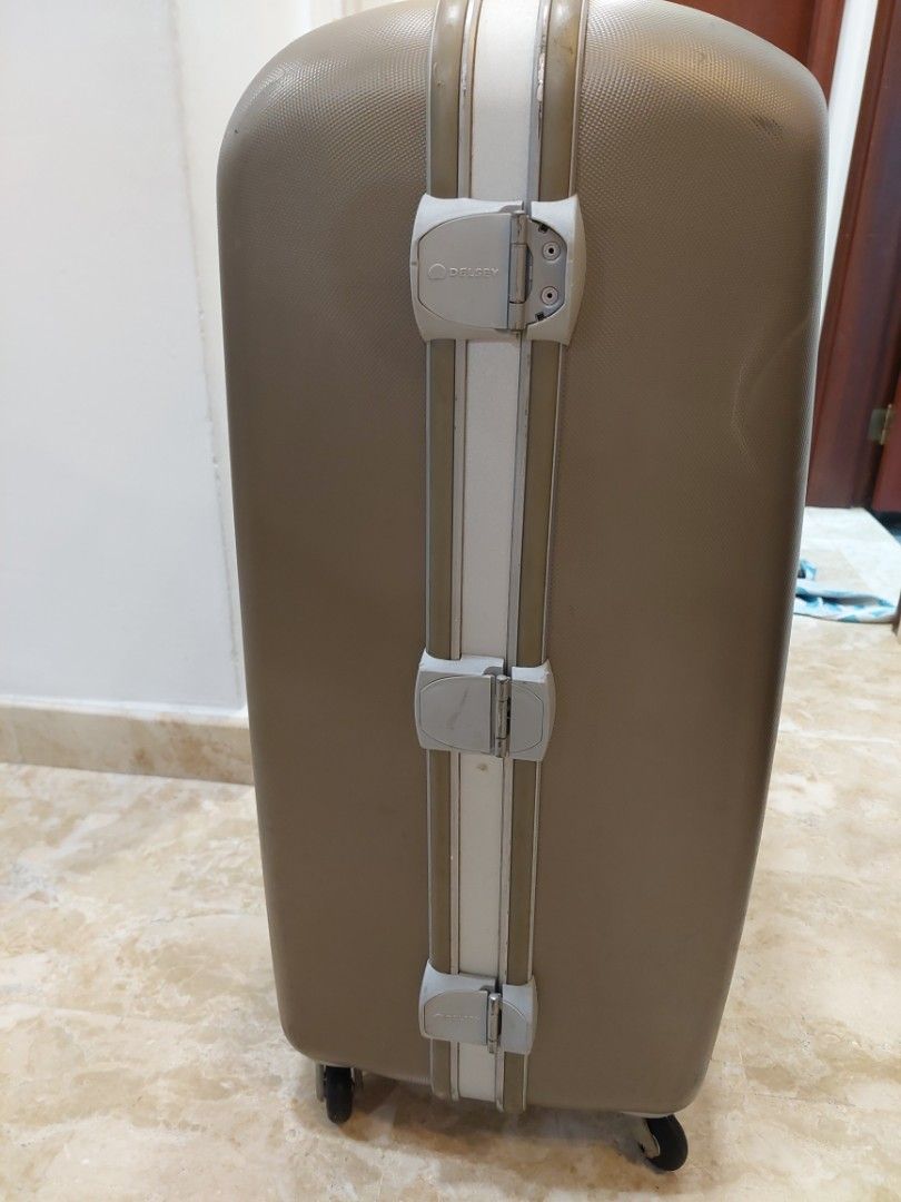 Delsey 32 inch hardcase luggage, Hobbies & Toys, Travel, Luggage on