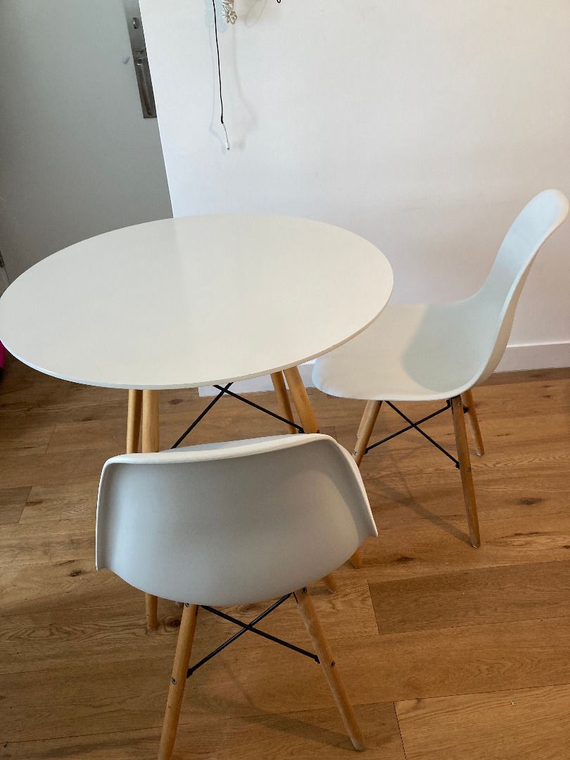 Eames style round dining table, 傢俬＆家居, 傢俬, 其他家居傢俬 Carousell