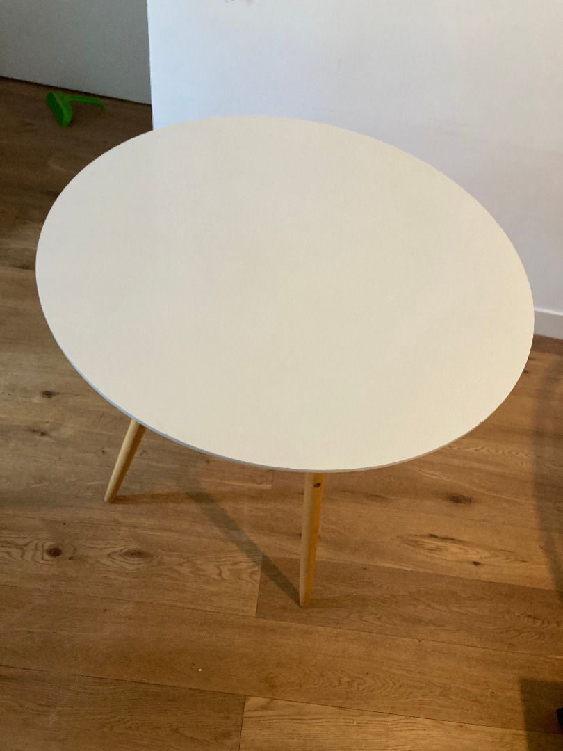 Eames style round dining table, 傢俬＆家居, 傢俬, 其他家居傢俬 Carousell