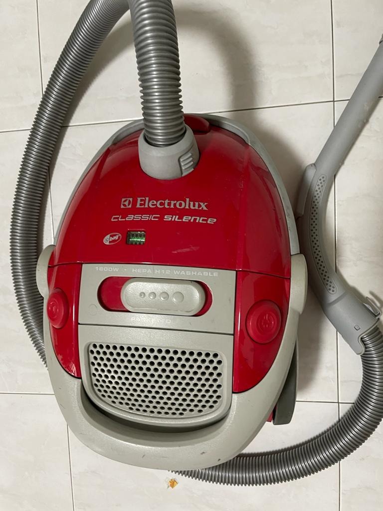 Electrolux classic silence Vacuum Cleaner 1800W, TV & Home Appliances