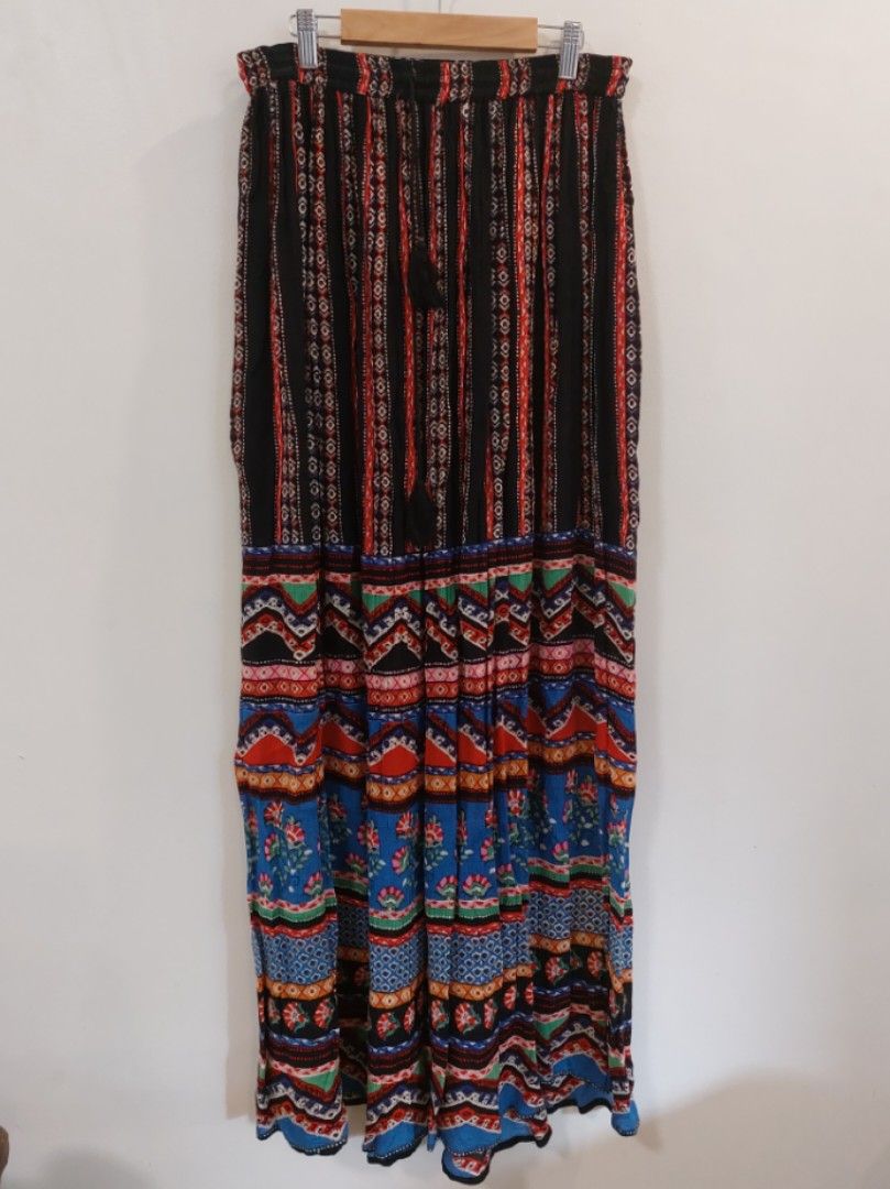 F21 Garterized Long Flowy Skirt - Size S (Category: Skirts) located in Cainta. Submitted by ac_ya (Listing ID 1213284202, Image 1). Description: Brand: Forever 21 Style: Garterized Long Flowy Skirt Size: S.