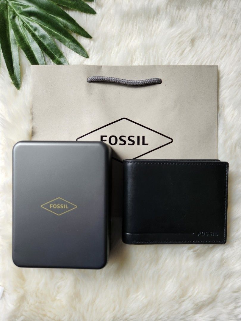 Fossil wallet box deals