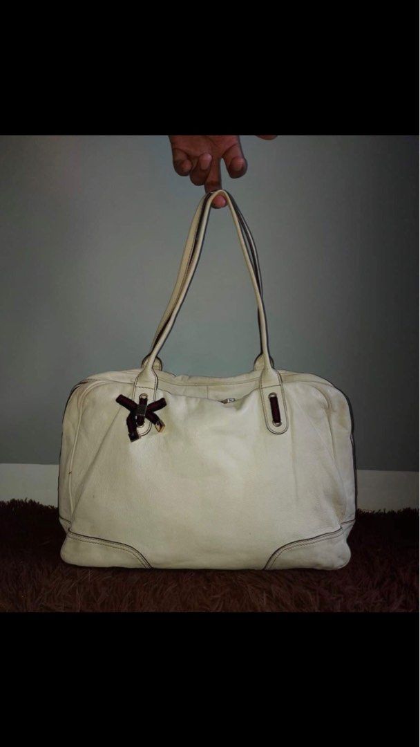 Gucci white princy leather bag (Category: Luxury Bags & Wallets) located in Cebu City. Submitted by simpleabundance (Listing ID 1213374098, Image 1). Description: Authentic Medium size Details: Gucci Princy XL Zip Tote Bag, in ivory grained calf leather with golden hardware and black and burgundy ribbon decoration opening to a dark purple and pink GG logo canvas lined interior with one side zipper storage pocket, H.- 12 in., W.- 17 in..