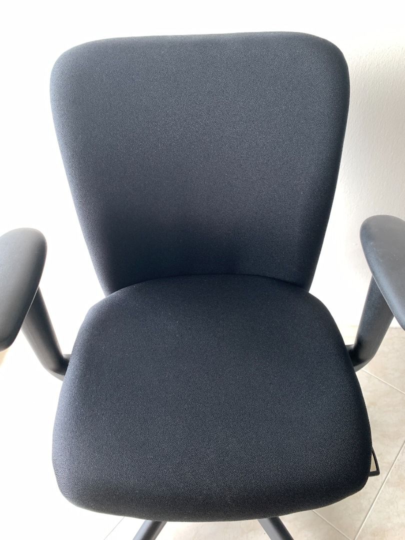 Haworth office desk chair, Furniture & Home Living, Furniture, Chairs