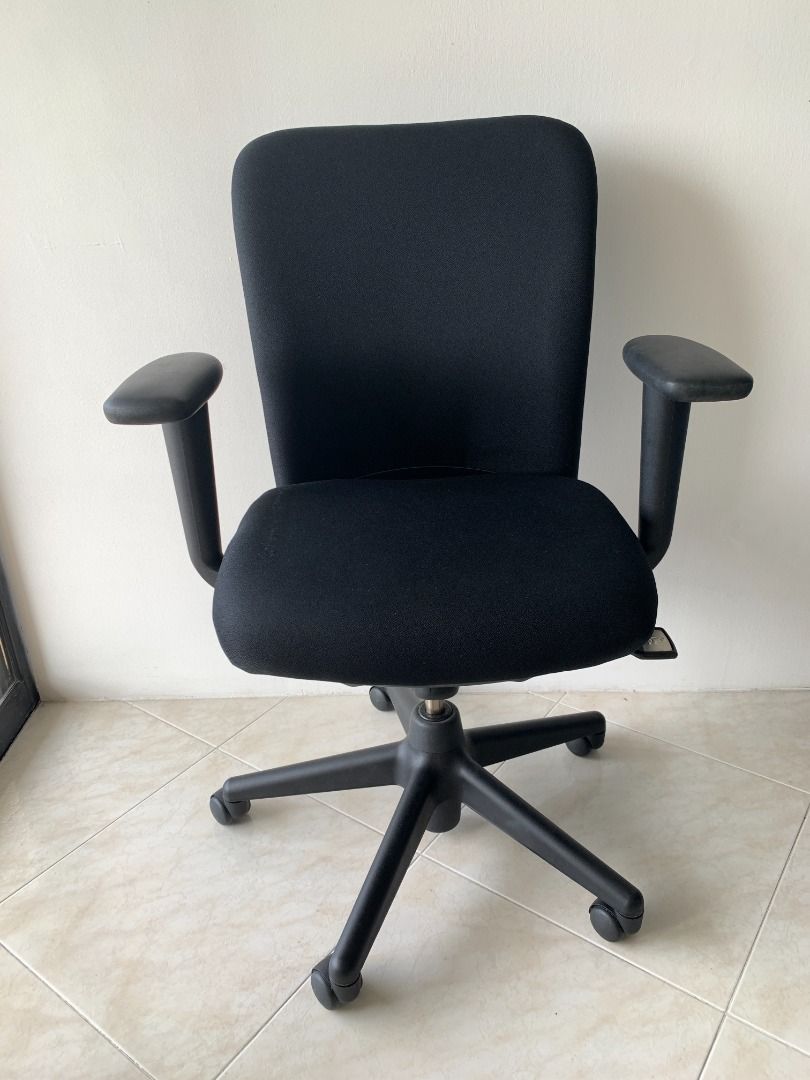 Haworth office desk chair, Furniture & Home Living, Furniture, Chairs