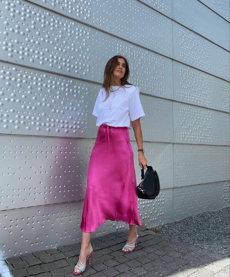 H&M Hot pink flared satin skirt, Women's Fashion, Bottoms, Skirts on  Carousell