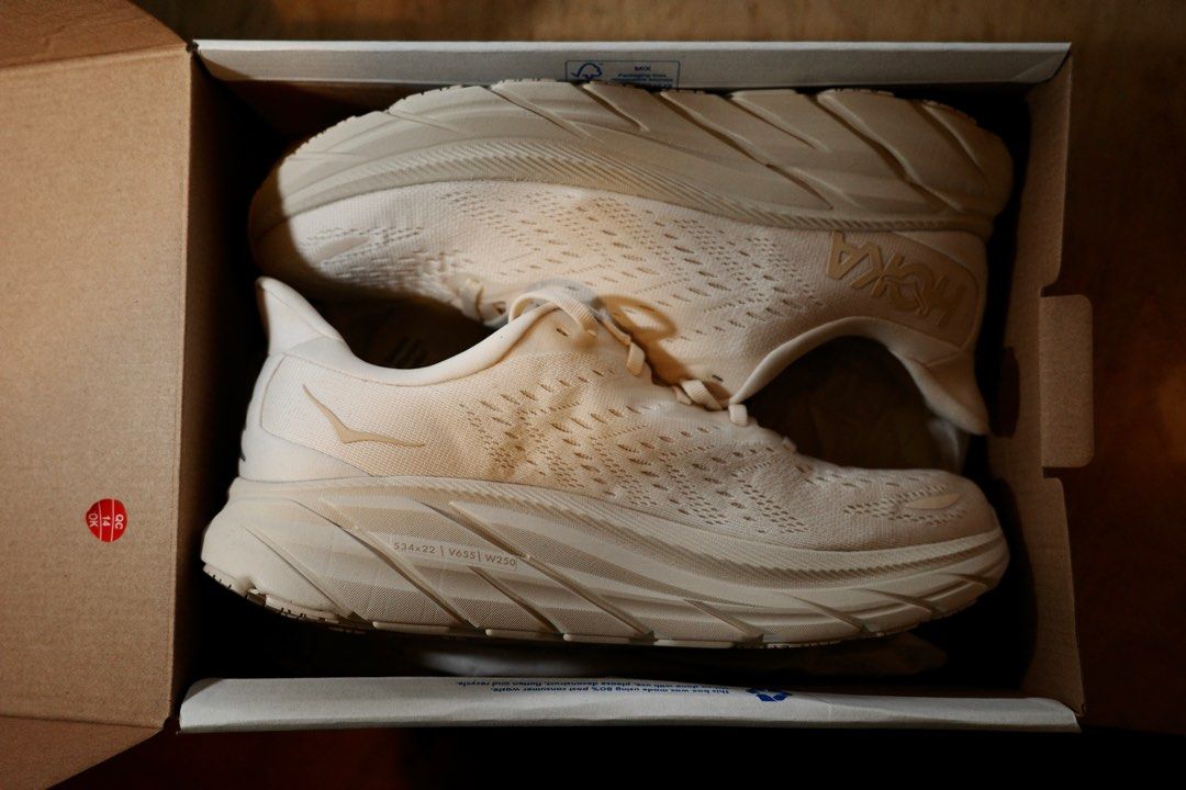 Hoka Clifton 8 Eggnog Shifting Sand US9 (Hoka One One), 男裝, 鞋, 波鞋