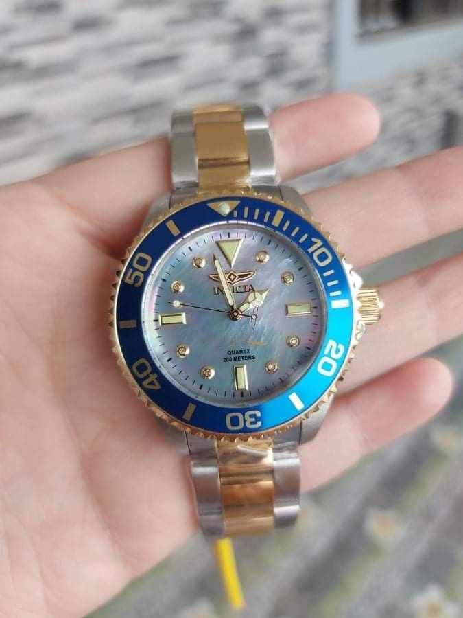 INVICTA PRO DIVER WATCH MOTHER OF PEARL DIAL