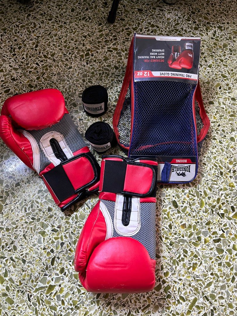 Lonsdale boxing pro training glove 12oz, Sports Equipment, Other Sports