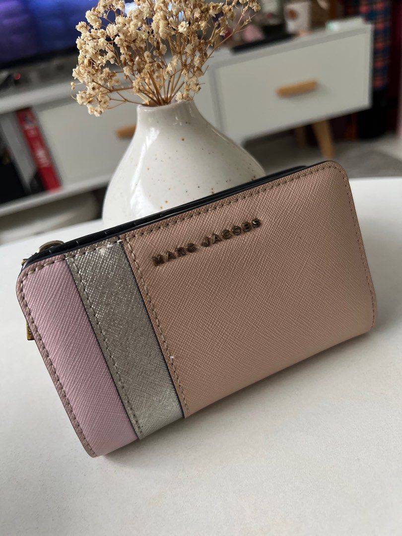 Marc jacobs shop pink wallet