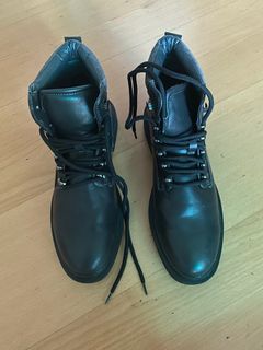 Men's size 41 EU / 7 US boots, used twice