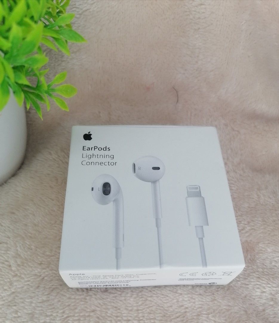 ORIG EARPODS LIGHTNING CONNECTOR, Audio, Earphones on Carousell