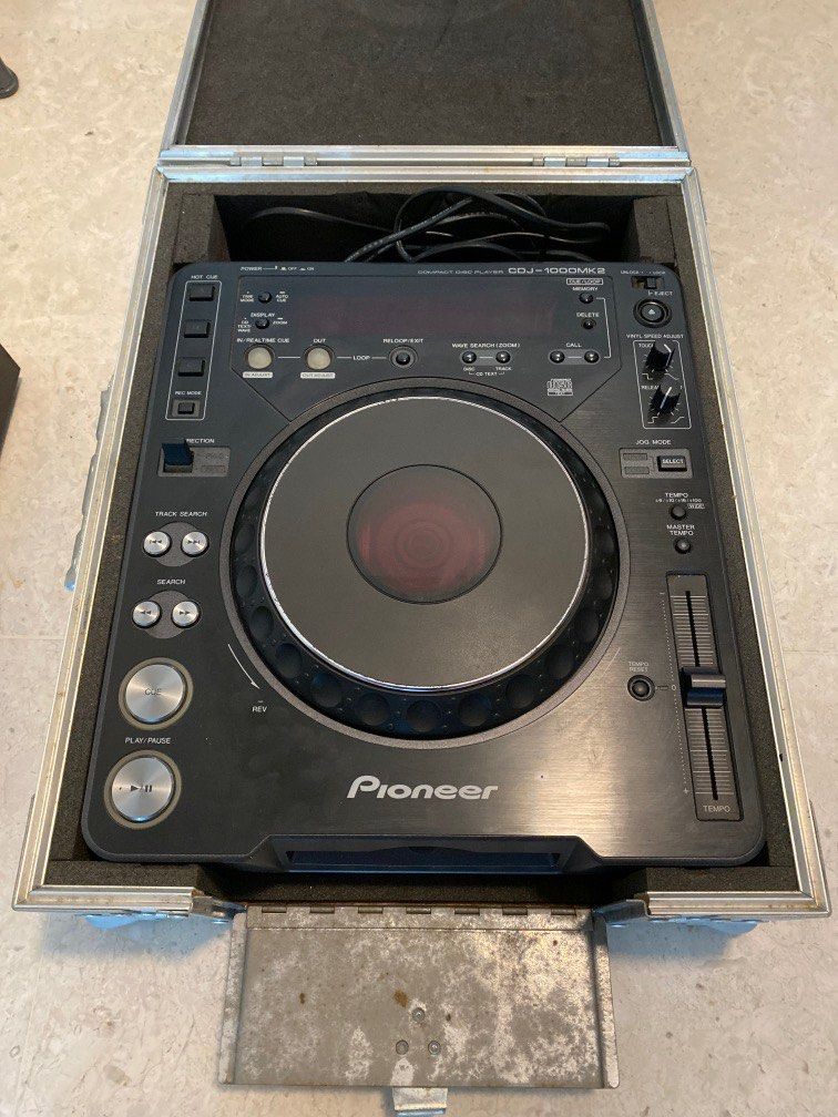 Pioneer CDJ1000 mk2 with flight case, Hobbies & Toys, Music & Media