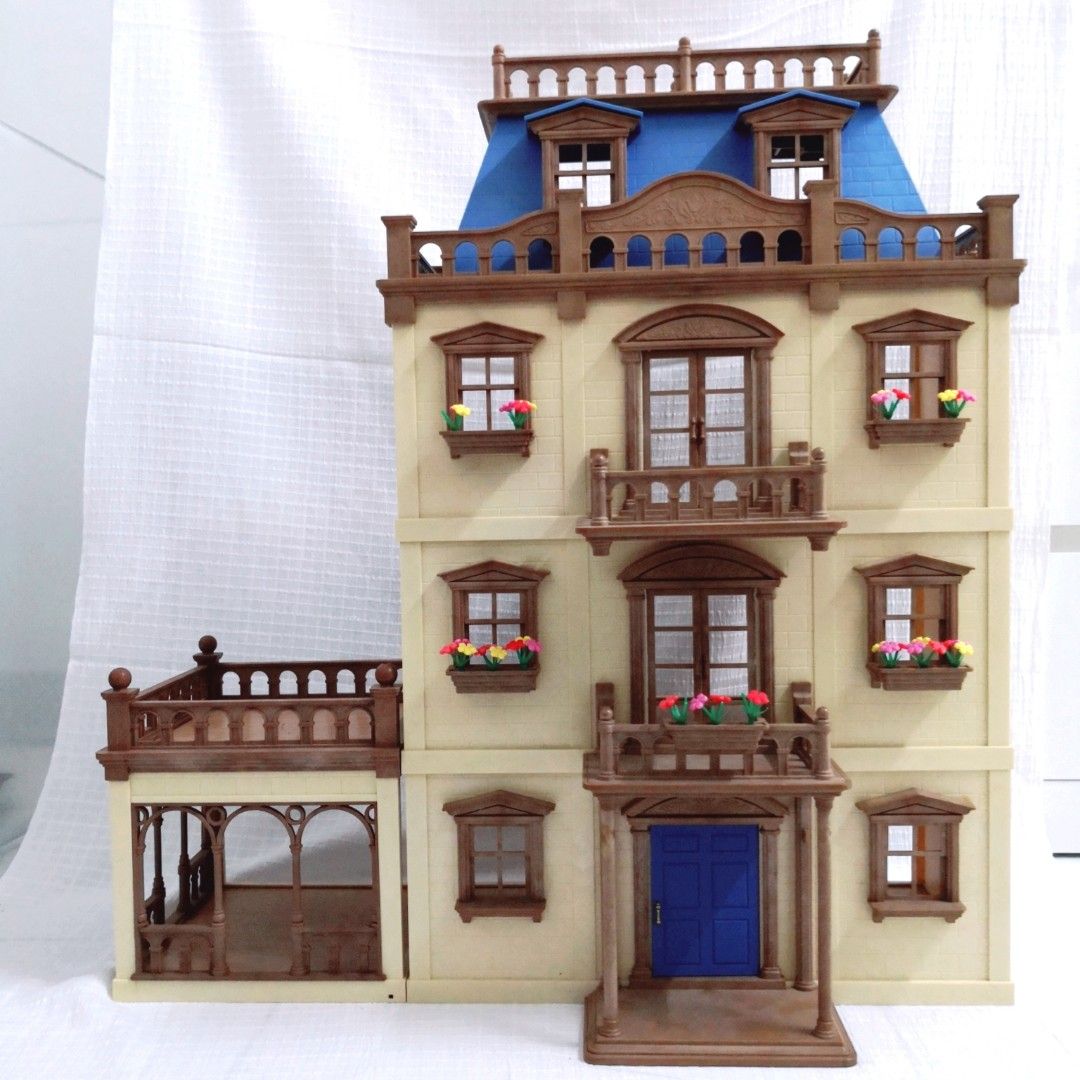 Sylvanian families store grand mansion house