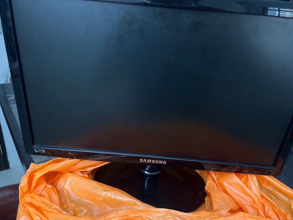 Samsung monitor, Computers & Tech, Desktops on Carousell