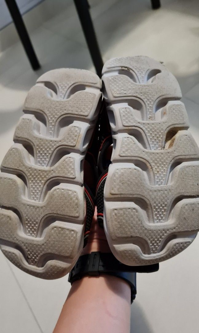 Skechers sandals hotsell size 11