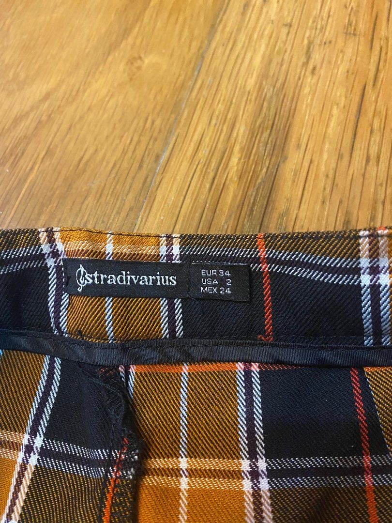 Stradivarius skirt (Category: Skirts) located in Manila. Submitted by kellypickle (Listing ID 1213304011, Image 2). Description: Stradivarius plaid skirt. Issue: 1 button is missing but i used ti pin it when i use it..