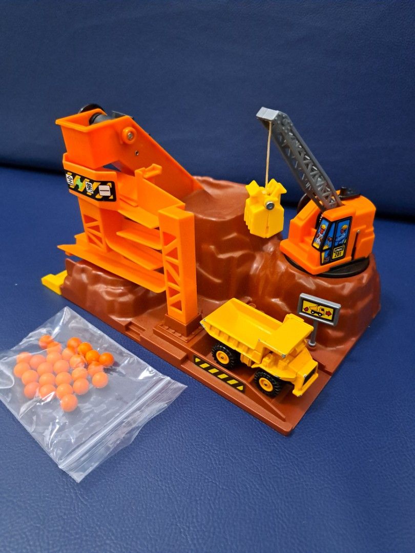 Tomy construction toys top