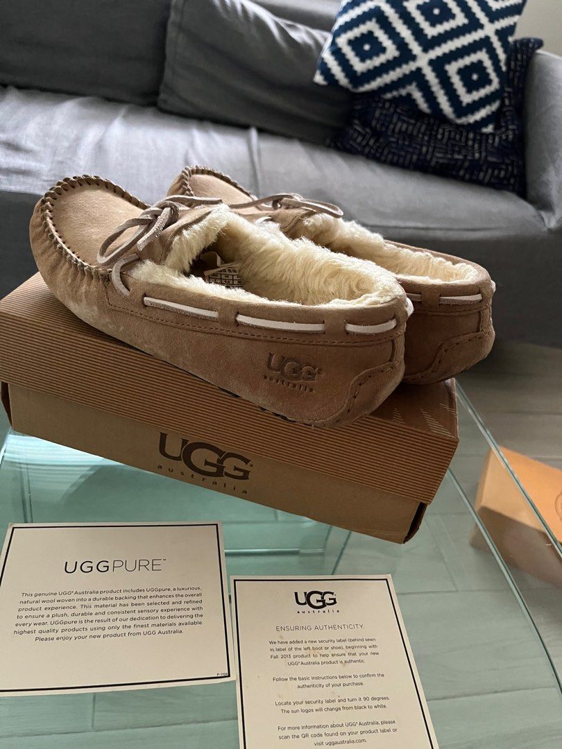 UGG moccasins 37, Women's Fashion, Footwear, Boots on Carousell