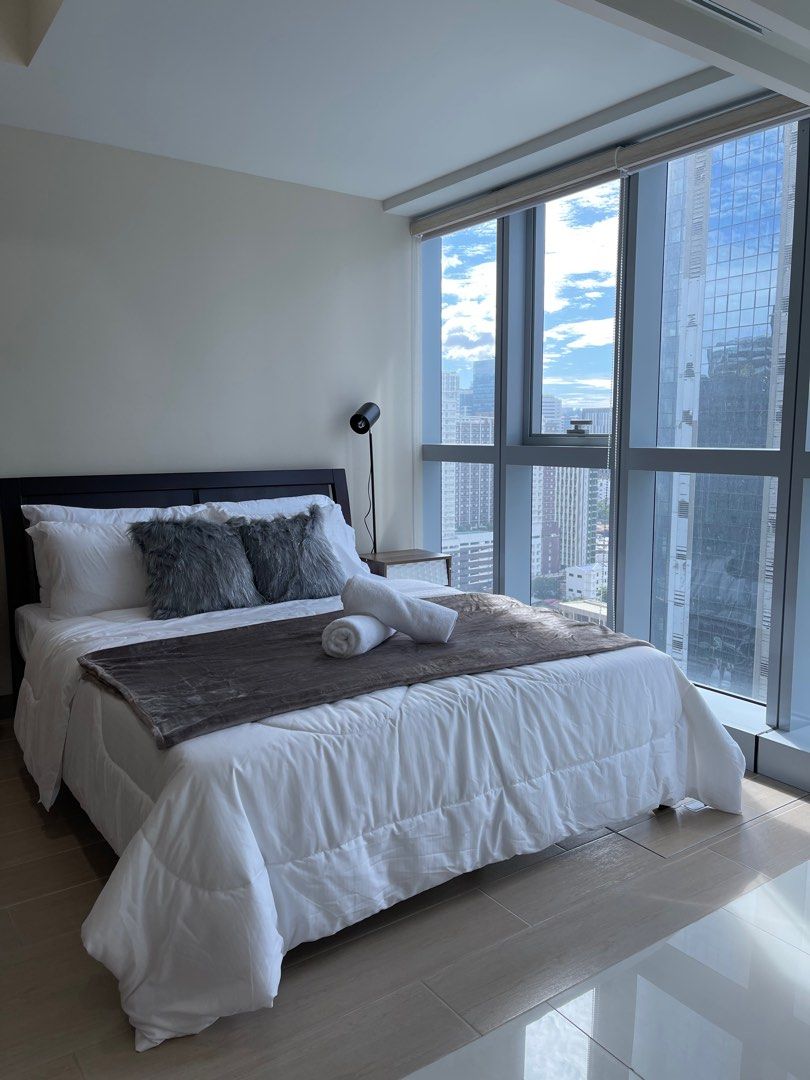 Uptown Parksuites Daily Rental Short Term Lease Dail Weekly in BGC Taguig near Uptown Mall