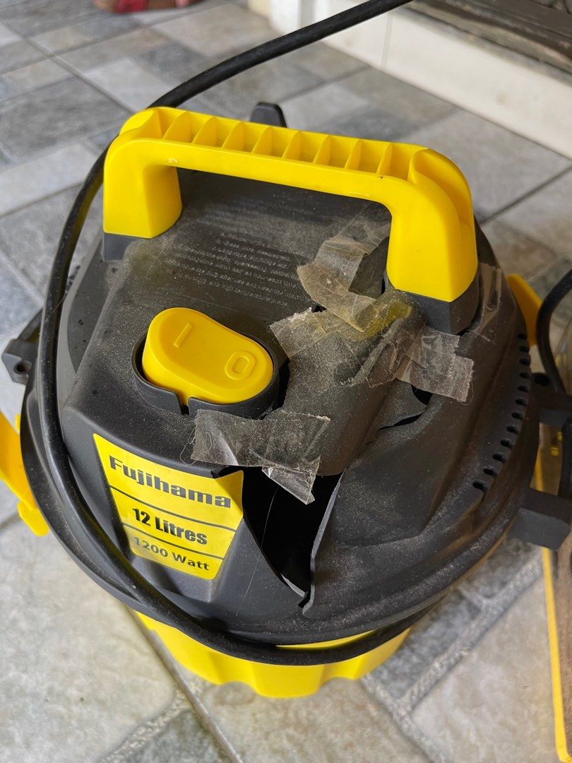 Vacuum for sale, Furniture & Home Living, Cleaning & Homecare Supplies