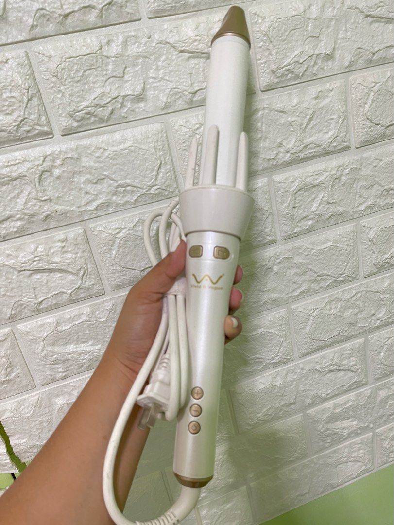 Vivid&Vogue Automatic Ceramic Hair Curler (Category: Hair) located in Davao. Submitted by gafd17 (Listing ID 1213188291, Image 2). Description: Authentic Vivid&Vogue Automatic Ceramic Styling Hair Curler Tool Vivid 32MM (2 GEN) *comes with it’s orig box *like new! Rarely used, no issues *bought from official store for 1990 selling for 1500 only 🤩.