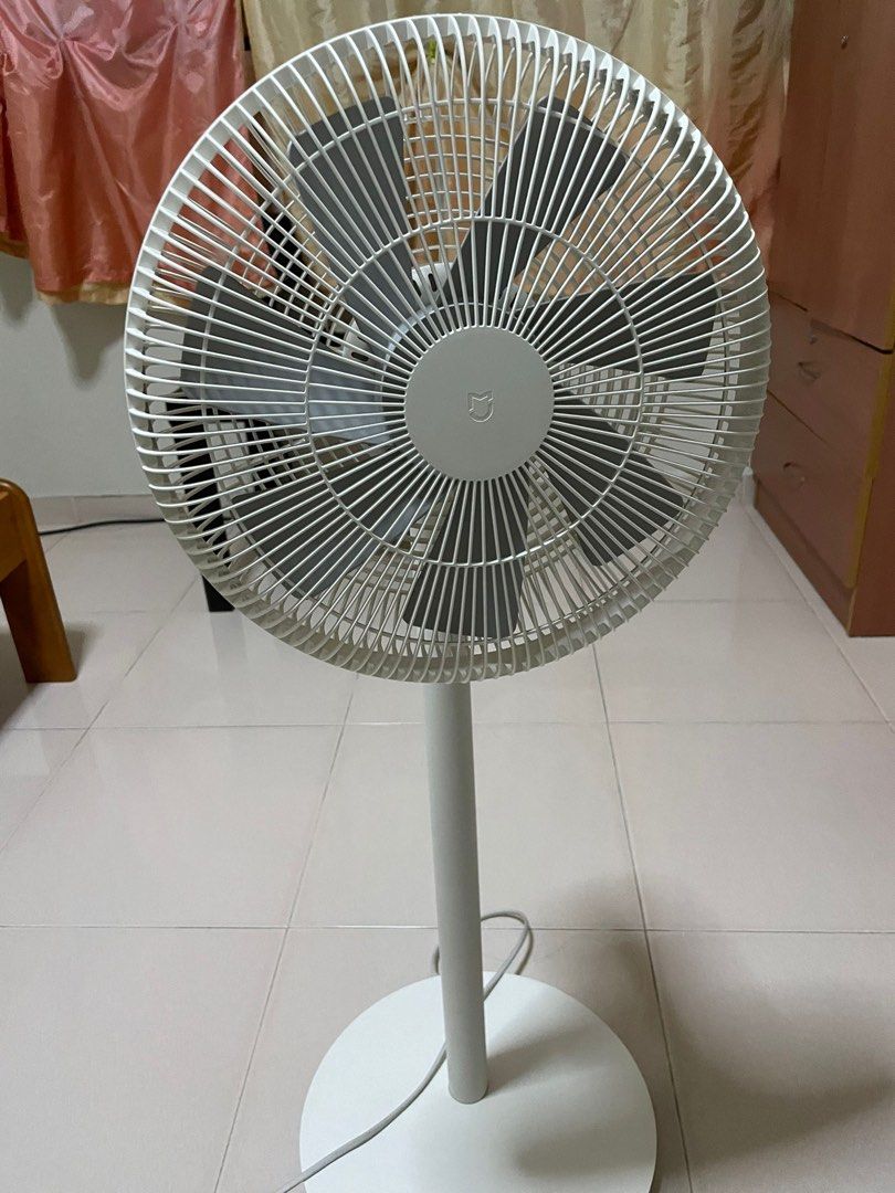 Xiaomi standing fan (white), Furniture & Home Living, Lighting & Fans, Fans on Carousell