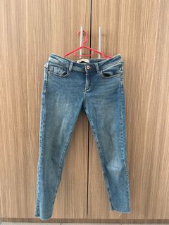(Category: ) located in . Submitted by closetgo (Listing ID 1213317985, Image 1). Description: .