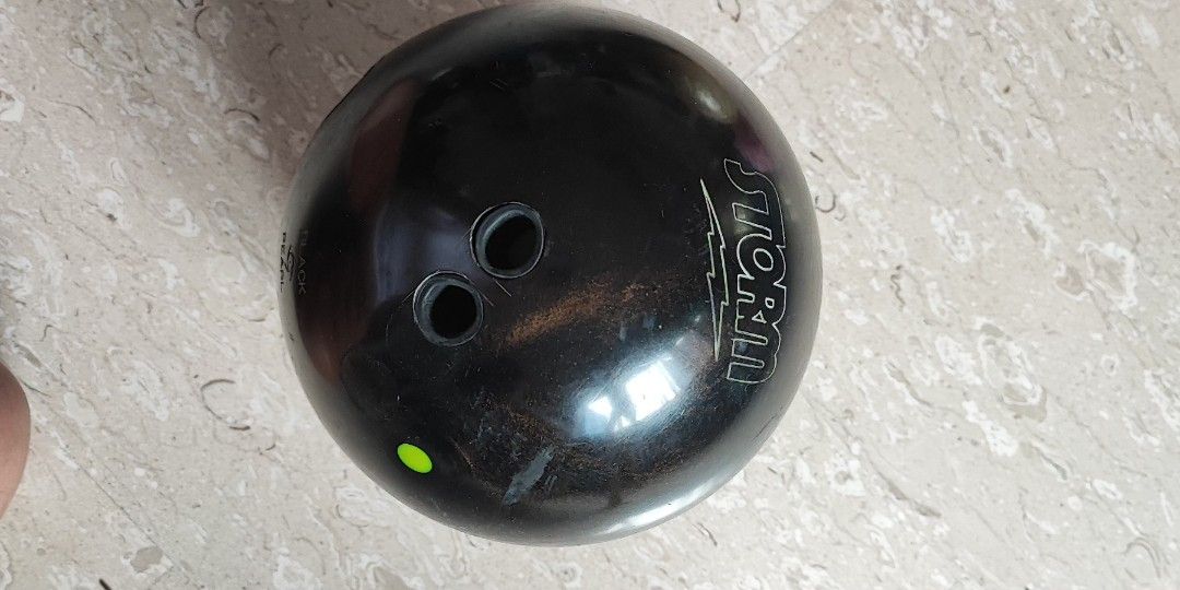 14lb Bowling Ball, Sports Equipment, Sports  Games, Billiards  Bowling on  Carousell