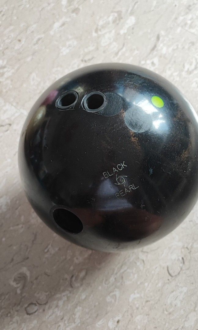 14lb Bowling Ball, Sports Equipment, Sports  Games, Billiards  Bowling on  Carousell