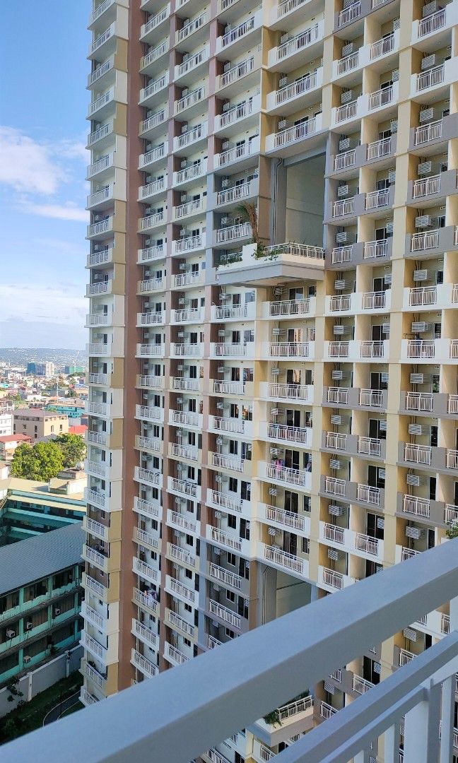 2Bedroom Condo w/2 Parking Slots near Cubao LRT Anonas Station For Rent